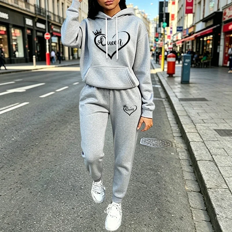 Queen Street Fashion - クイーンブランドのレディースファッション。カジュアルなフード付きスウェットシャツ、アウトドアやスポーツ、ジョギングに最適なレディースウェア。秋・冬にぴったりのストリートスタイルのパーカーとパンツ。
